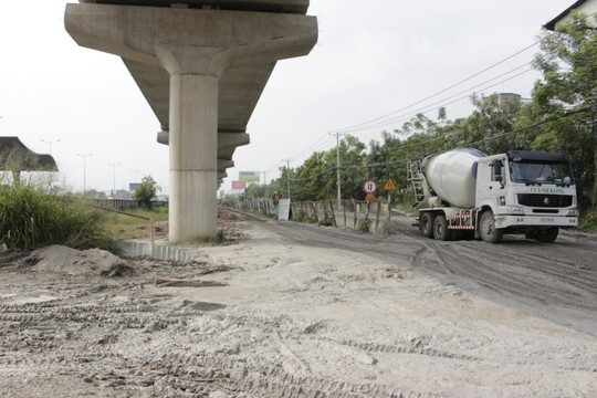 [-]Dân[-]Sài[-]Gòn[-]khốn[-]đốn[-]trong[-]bão[-]bụi